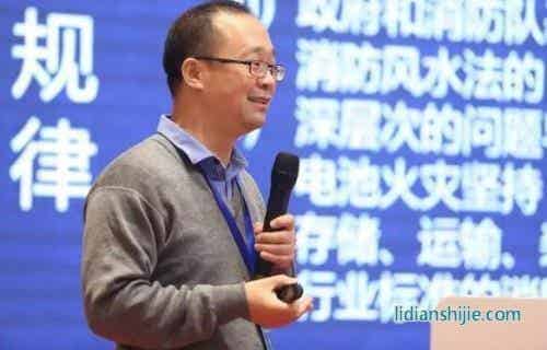 億鑫豐董事長吳松彥帶來的主題分享是《裝備創(chuàng)新助力電池提質降本》