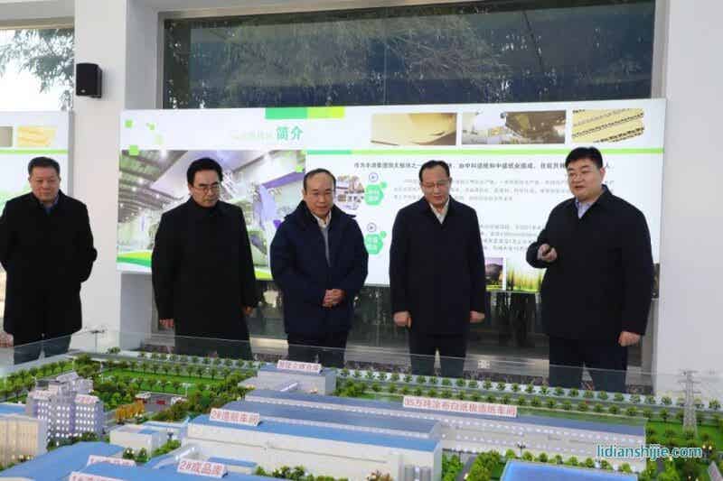 12月22日下午，住棗全國、省和市人大代表來嶧城區(qū)開展會前集中視察活動